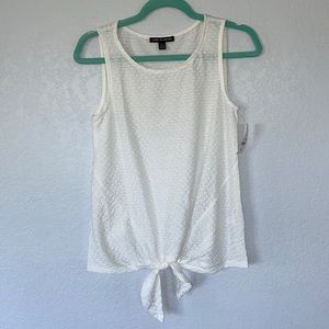 Cable & Gauge Textured Cream Tank. Size Small. NWT (tags).